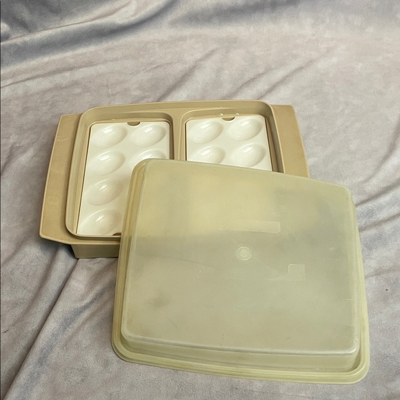 Tupperware Egg Storage Container - Picture 1 of 6